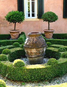 Tuscan terracotta garden decoration from Ferrone